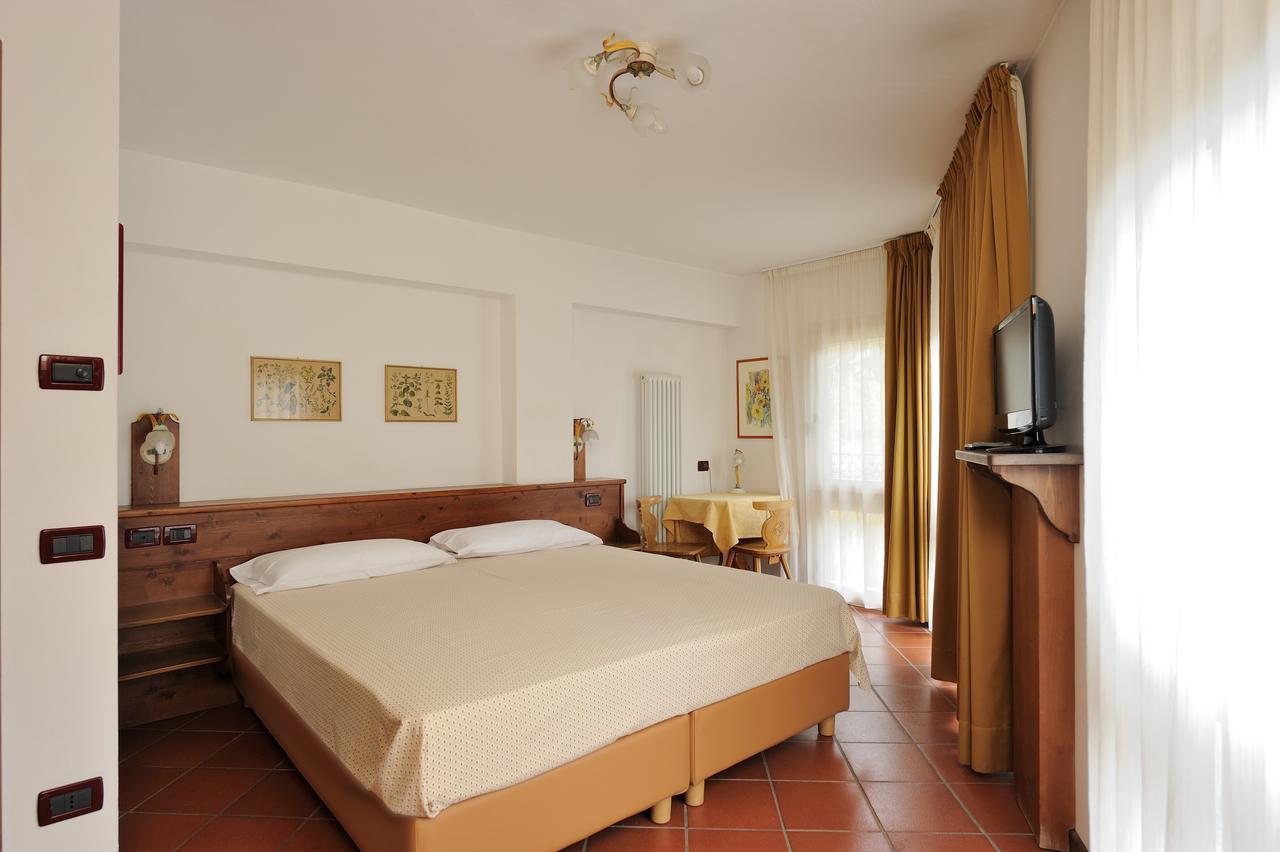 Chalet Dei Pini Aparthotel Madonna Buitenkant foto